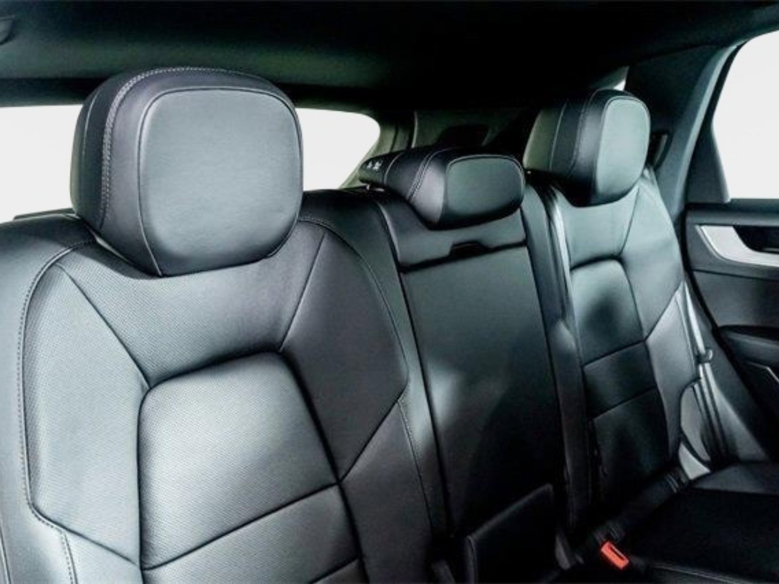 Used 2025 Porsche Cayenne image 44