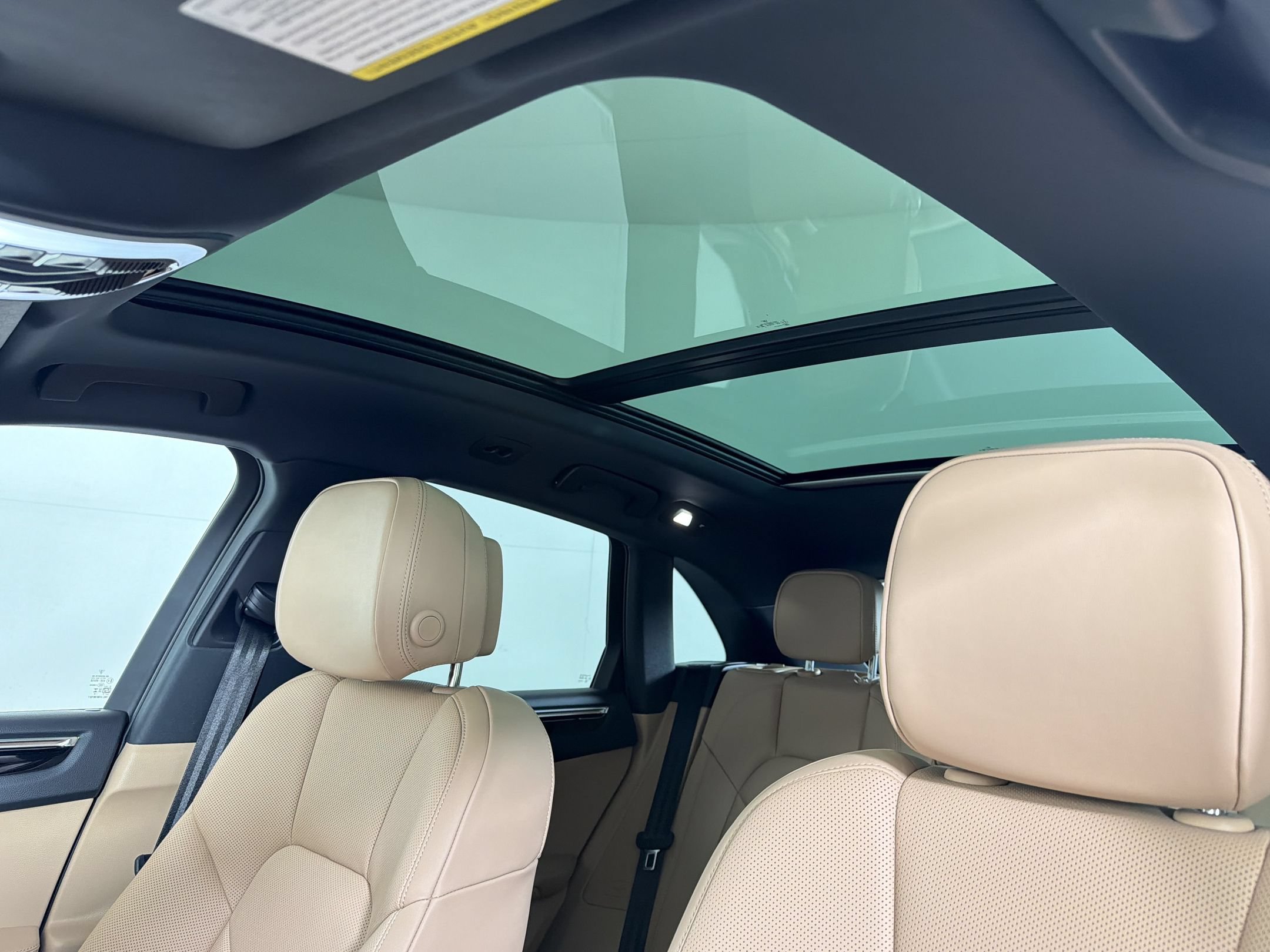 Certified 2025 Porsche Macan AWD/4WD image 17