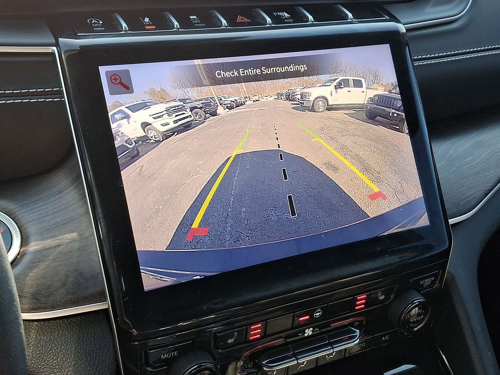 Used 2023 Jeep Grand Cherokee Limited w/ Black Appearance Package image 19