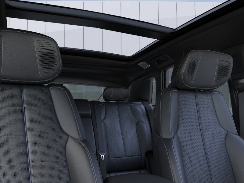 New 2027 Cadillac Lyriq Signature Luxury w/ LPO, Floor Liner Package AWD/4WD image 24