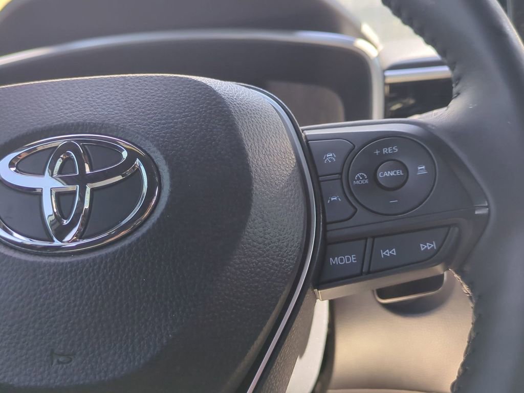 Used 2024 Toyota Corolla Cross XSE w/ Convenience Package image 24