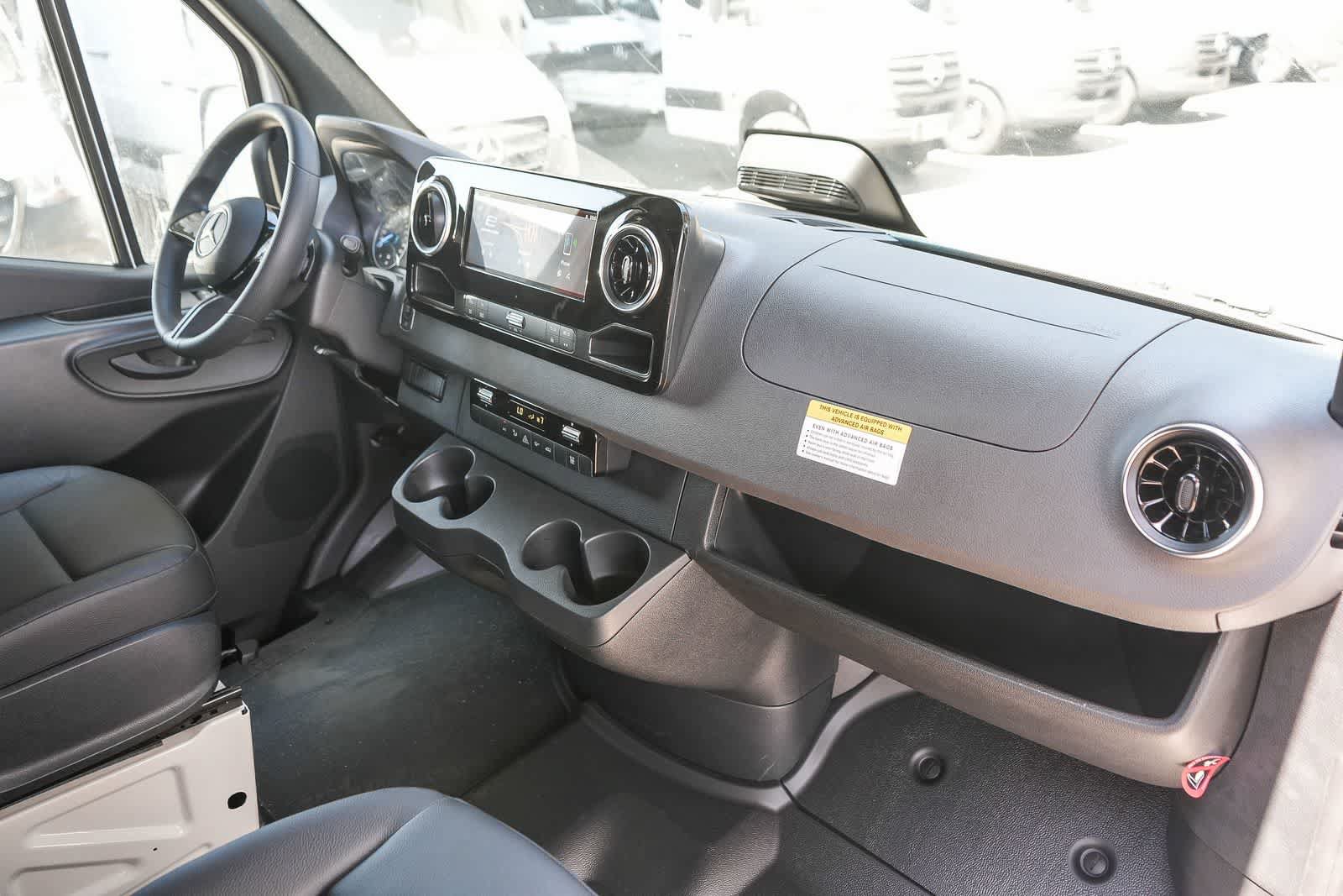 New 2025 Mercedes-Benz eSprinter 170 Cargo image 15