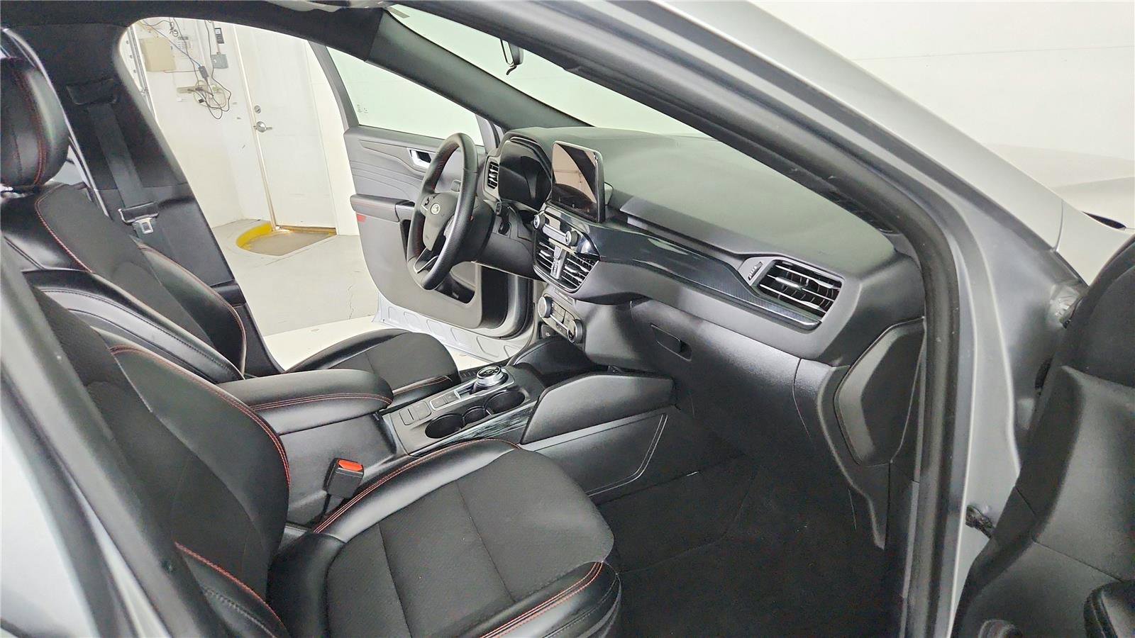 Used 2024 Ford Escape ST-Line image 19