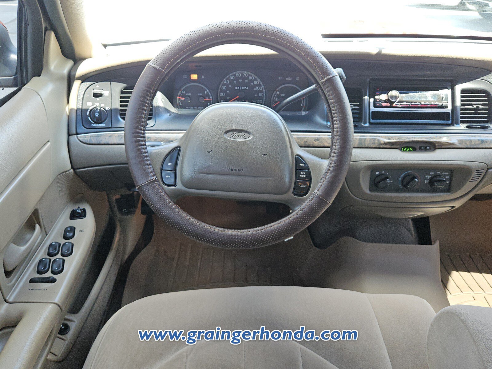 Used 2000 Ford Crown Victoria RWD image 12