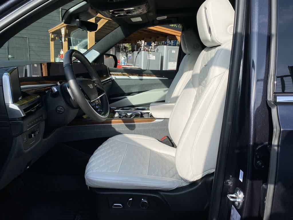 Used 2025 Cadillac Escalade Premium Luxury Platinum w/ LPO, Floor Liner Package AWD/4WD image 15