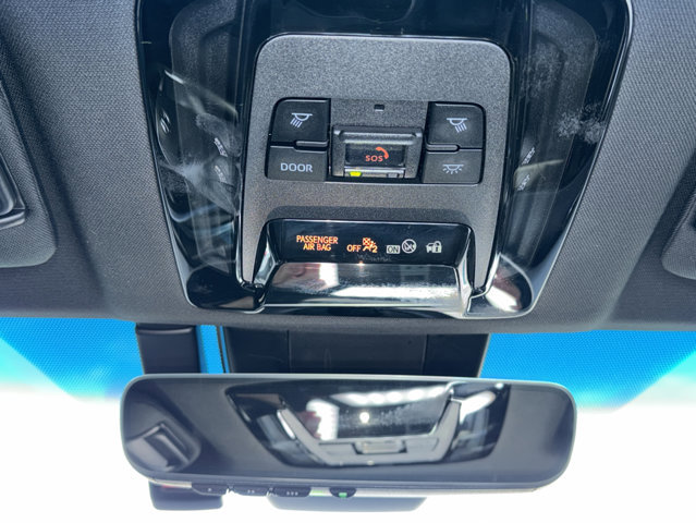 Used 2024 Toyota Venza XLE image 32