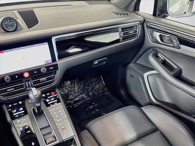 Certified 2026 Porsche Macan Turbo AWD/4WD image 21