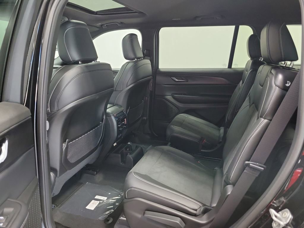 New 2025 Jeep Grand Cherokee L Altitude image 9