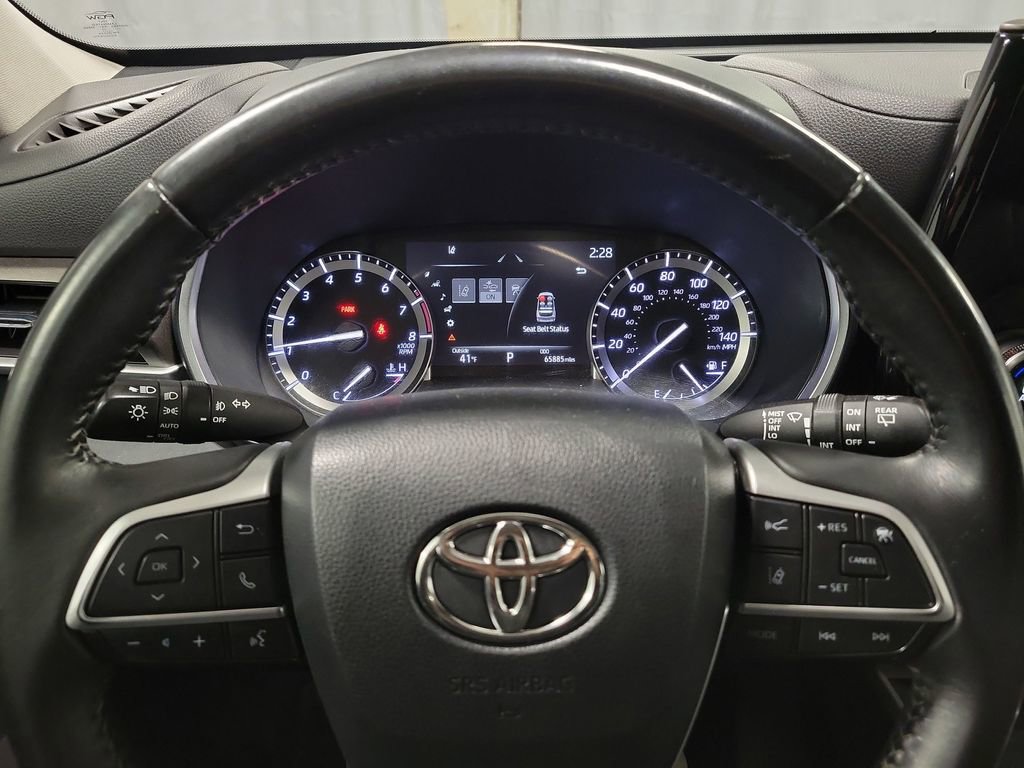Used 2022 Toyota Highlander XLE image 15