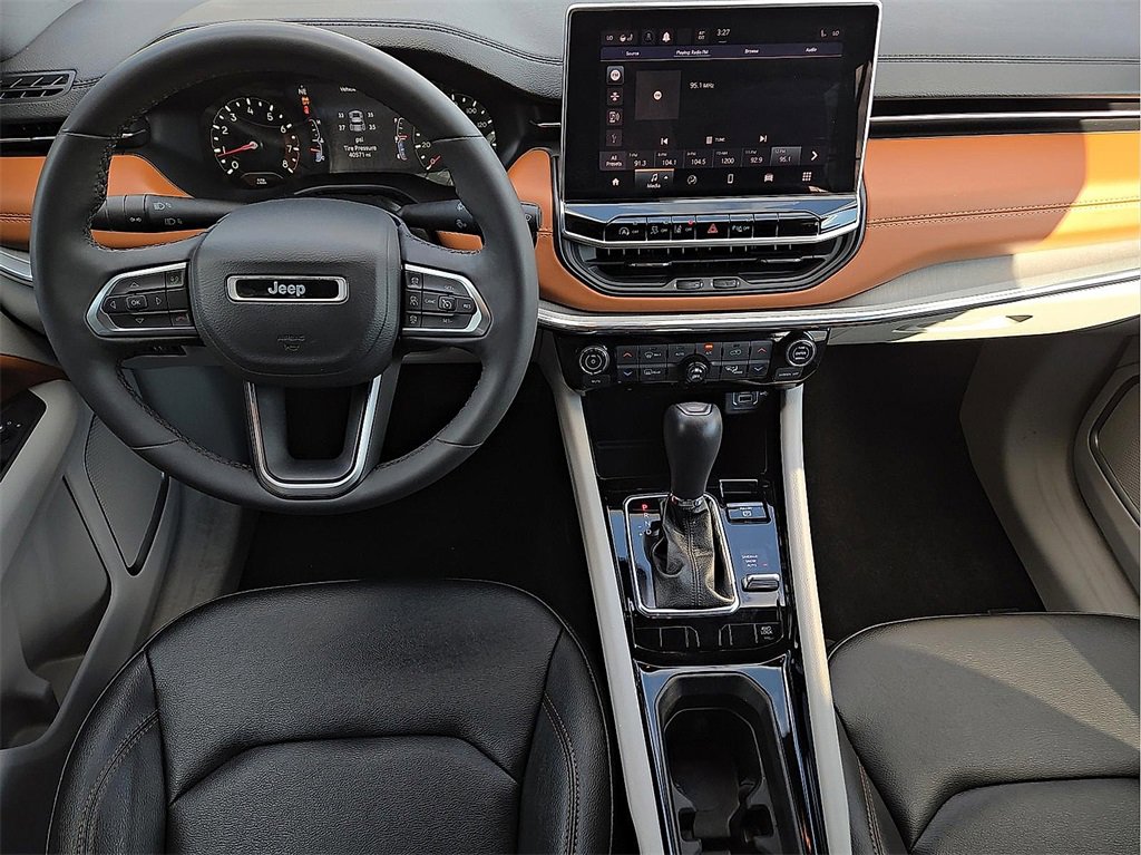 Used 2024 Jeep Compass Limited image 10