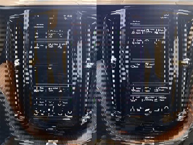 Used 2021 Volvo XC60 T5 Momentum w/ Premium Package image 28