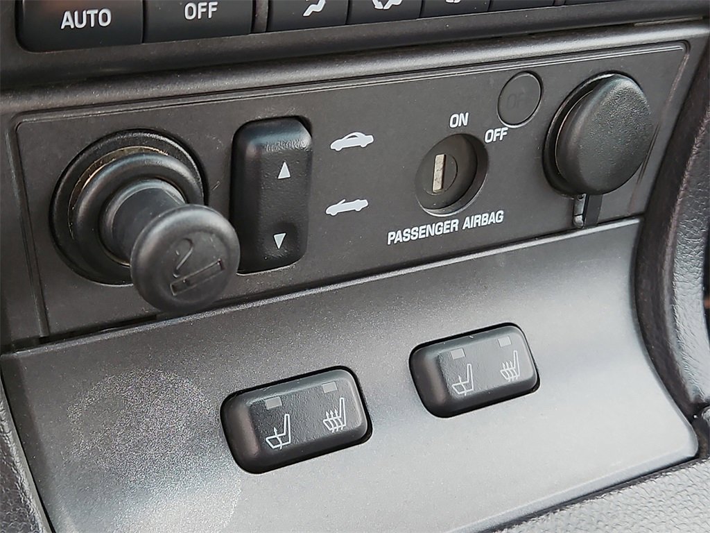 Used 2003 Ford Thunderbird Base image 22