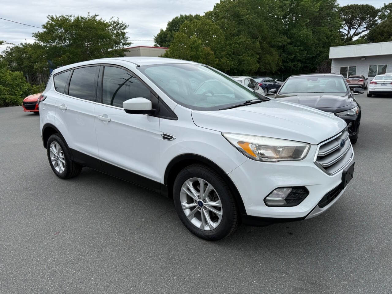Used 2017 Ford Escape SE FWD image 3