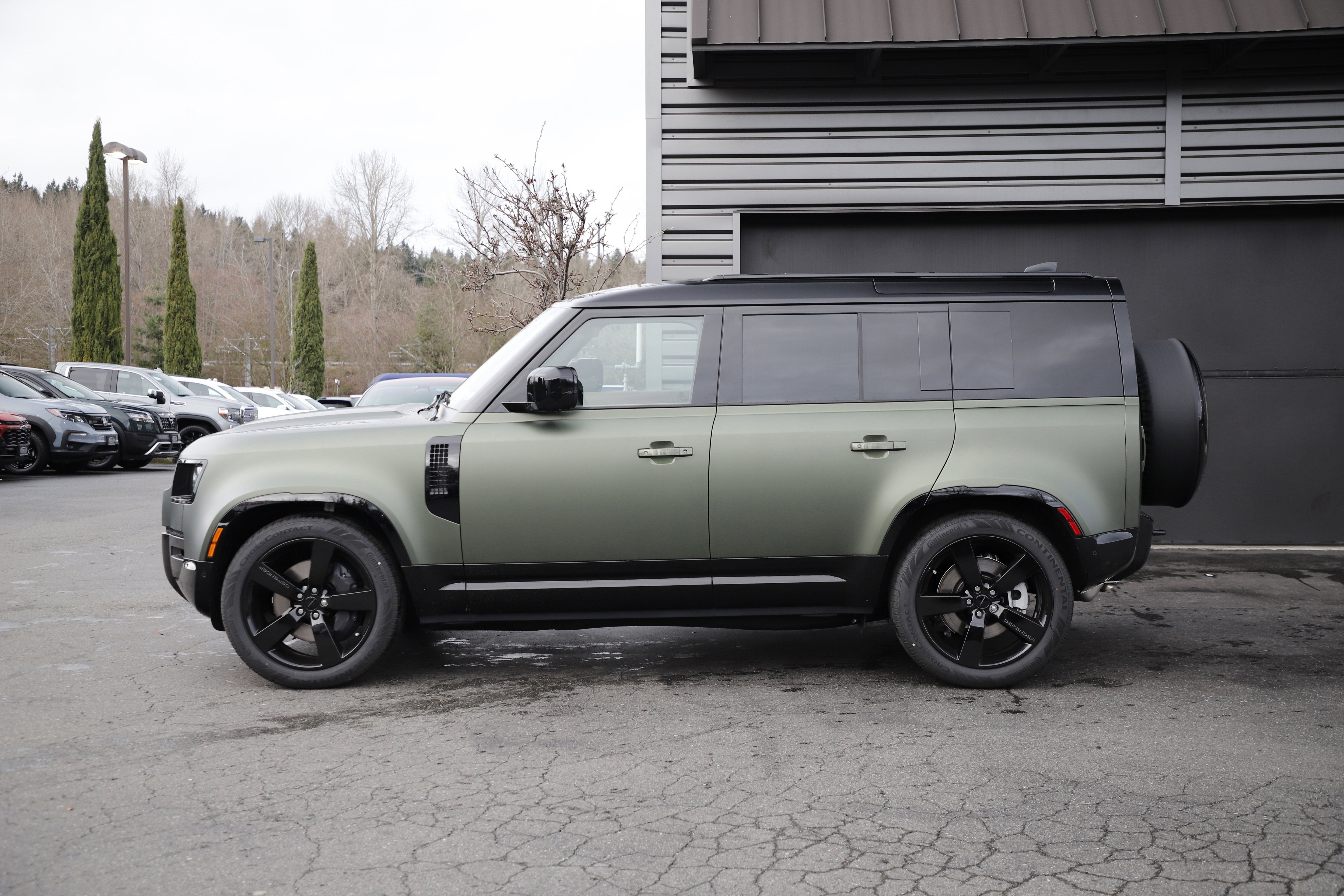 New 2026 Land Rover Defender 110 X-Dynamic SE image 5