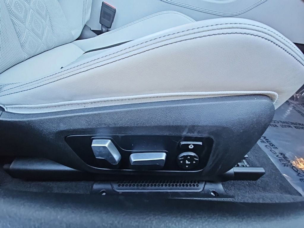 Used 2022 BMW M8 Competition image 32