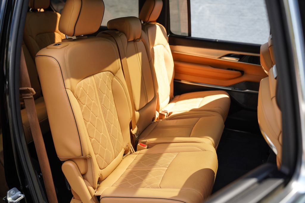 Used 2023 Jeep Grand Wagoneer Series III image 26