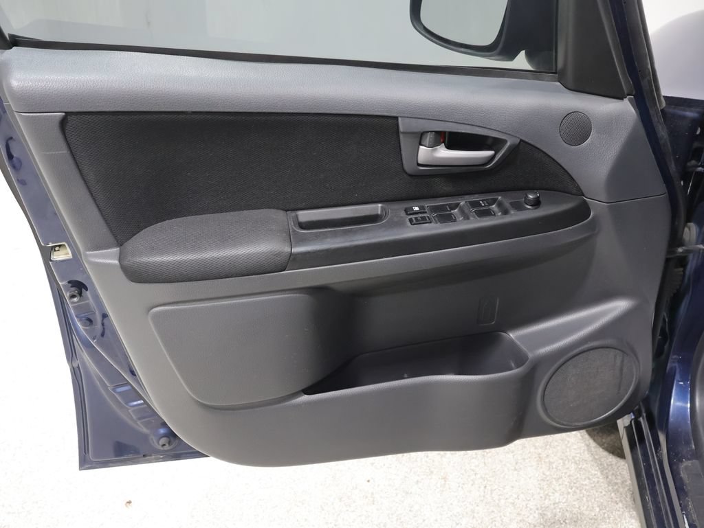 Used 2010 Suzuki SX4 AWD Hatchback image 11