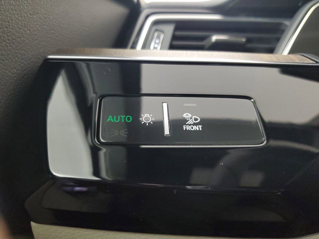 Used 2024 Audi Q8 e-tron Premium Plus w/ Premium Plus Package image 34