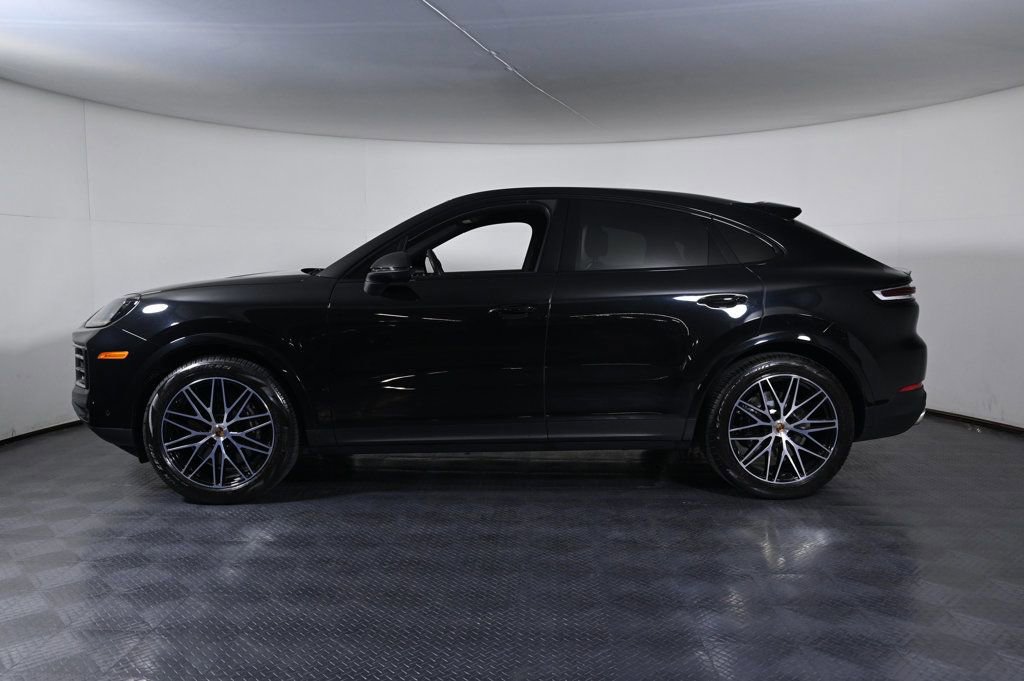 Certified 2025 Porsche Cayenne Coupe image 2