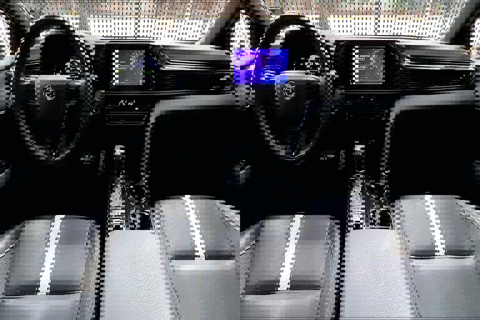 Used 2025 Toyota Camry SE w/ Convenience Package image 15