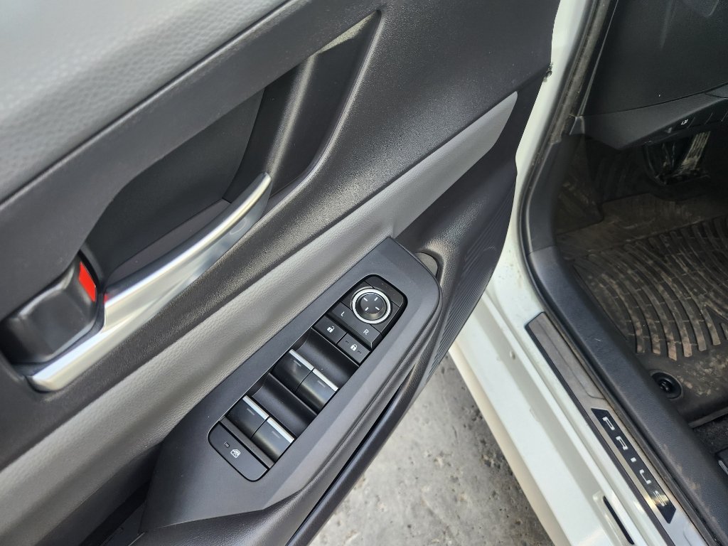 Used 2024 Toyota Prius XLE AWD/4WD image 15