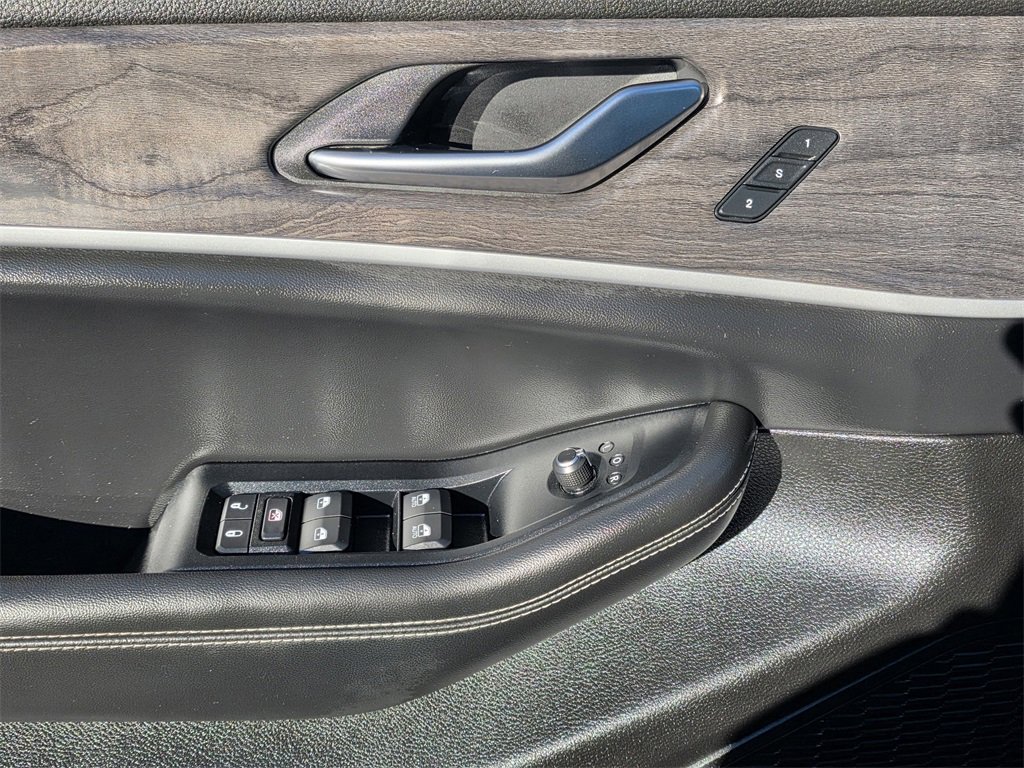 Used 2023 Jeep Grand Cherokee Limited image 17