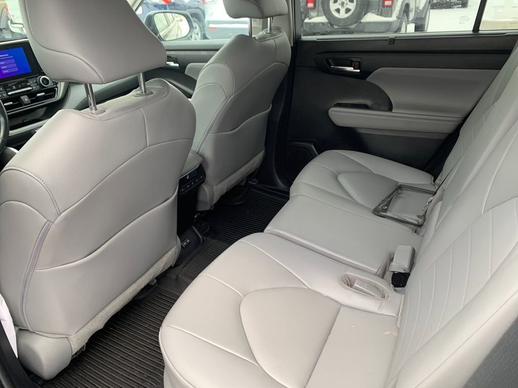 Used 2023 Toyota Highlander XLE image 15