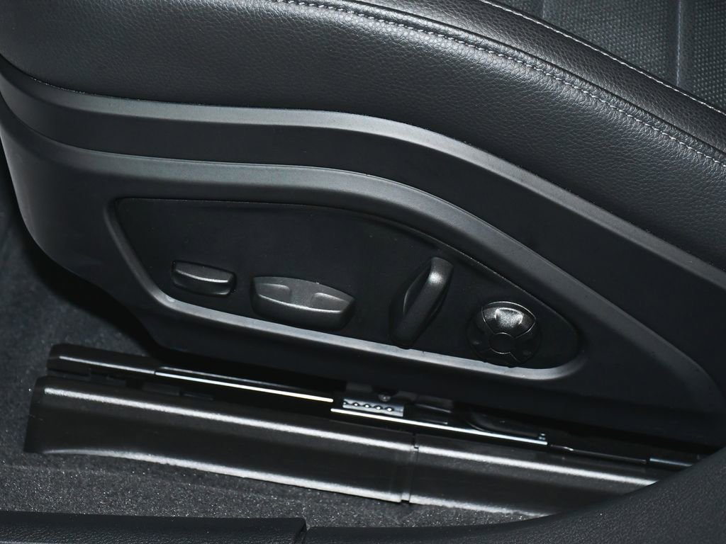 Used 2025 Porsche Panamera 4 image 50