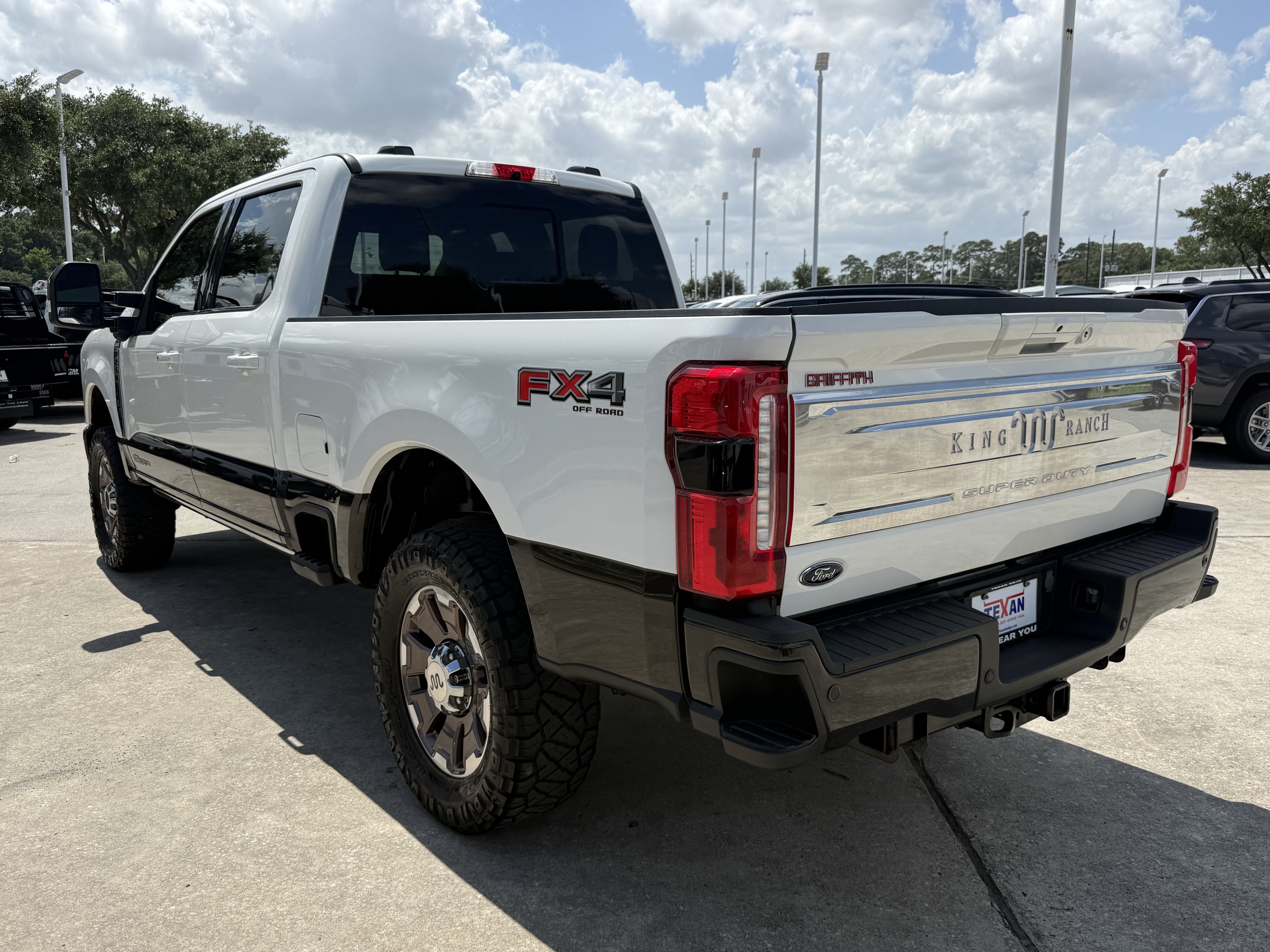 Used 2024 Ford F250 King Ranch w/ FX4 Off-Road Package AWD/4WD image 7