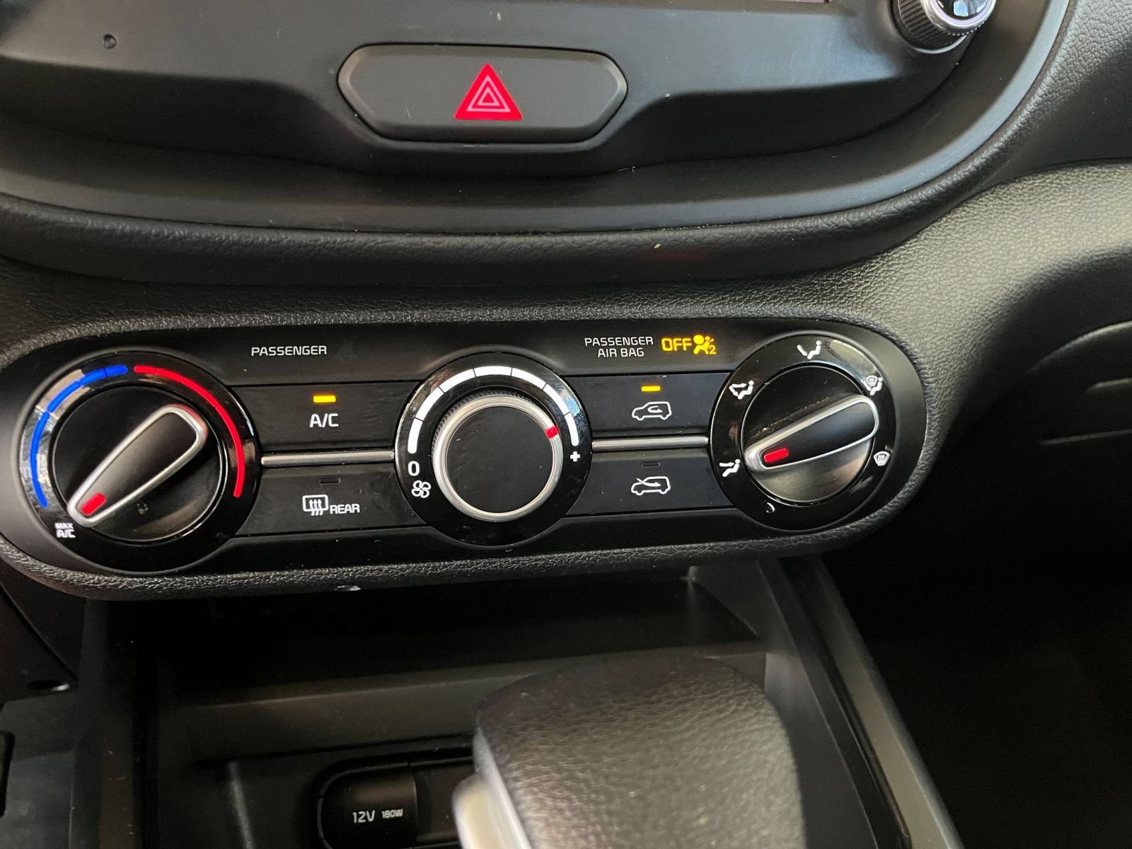 Used 2025 Kia Soul LX w/ LX Technology Package FWD image 22