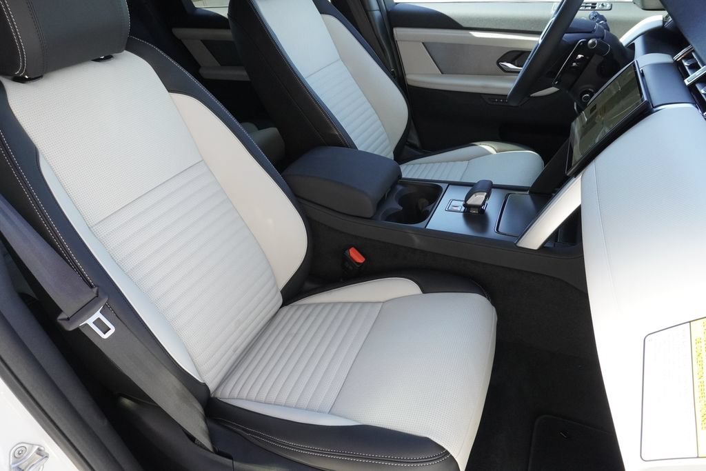New 2026 Land Rover Discovery Sport Landmark AWD/4WD image 24