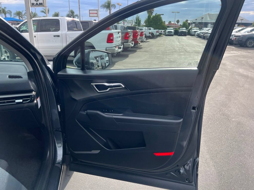 Used 2026 Kia Sportage LX FWD image 39