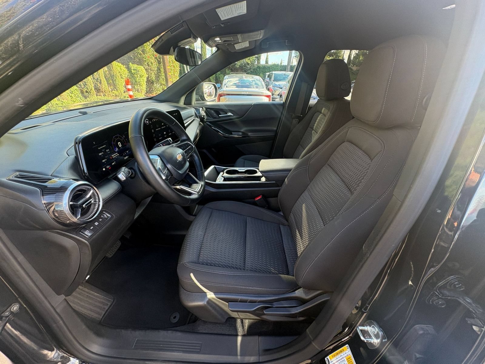 Used 2025 Chevrolet Equinox LT AWD/4WD image 27