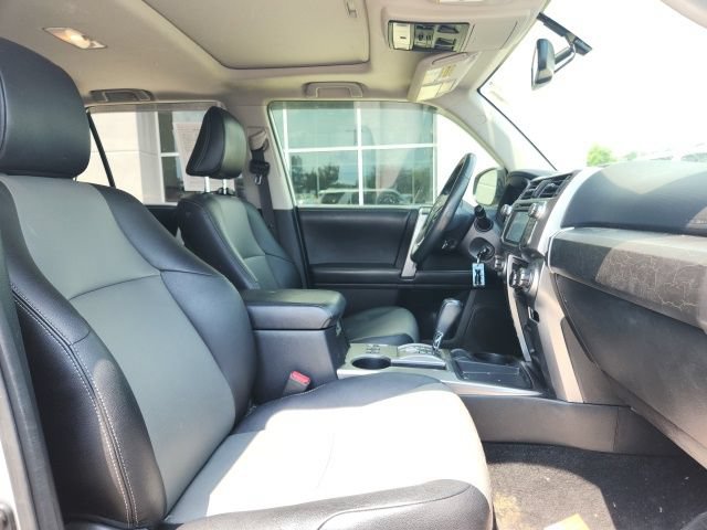 Used 2016 Toyota 4Runner SR5 Premium RWD image 13