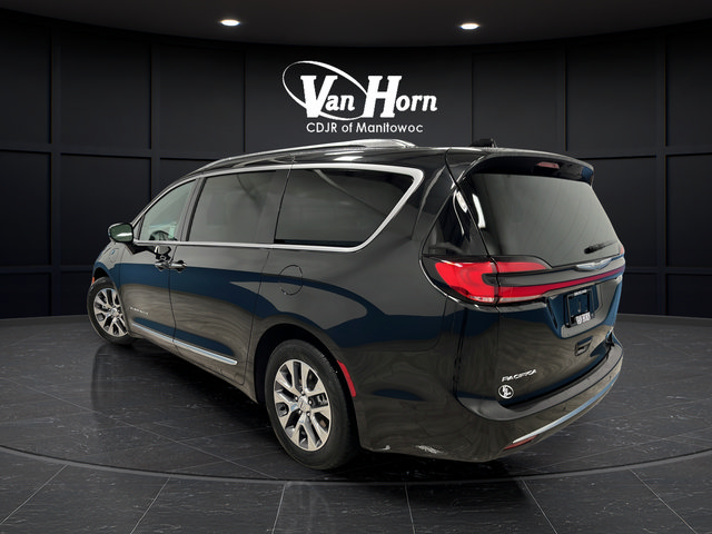 Used 2023 Chrysler Pacifica Pinnacle FWD image 5
