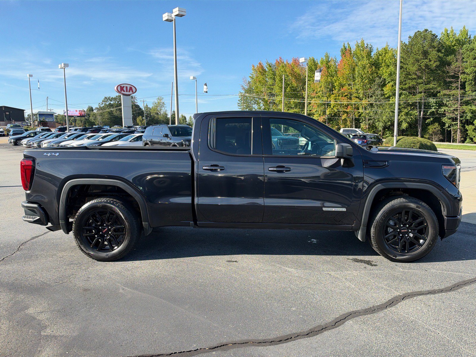 Used 2024 GMC Sierra 1500 Elevation AWD/4WD image 3