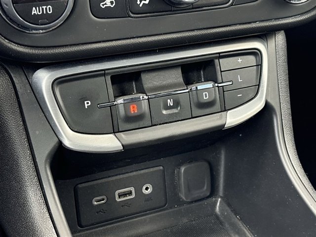 Used 2024 GMC Terrain SLE w/ Driver Convenience Package FWD image 15