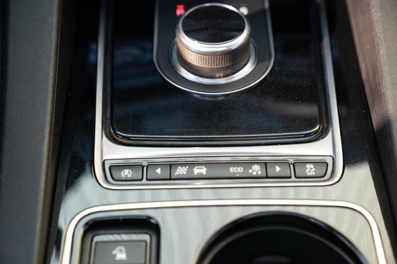 Used 2017 Jaguar F-PACE Premium image 37