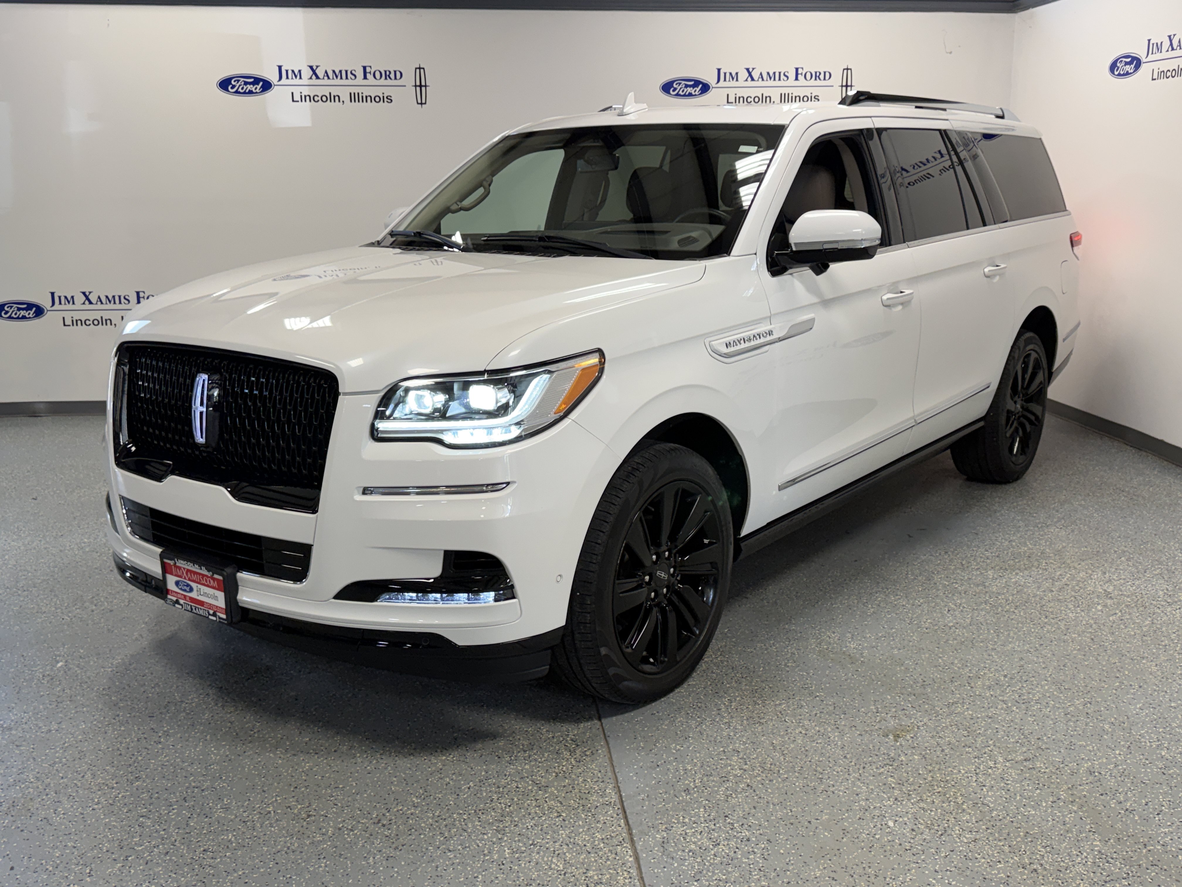 Used 2023 Lincoln Navigator L Reserve AWD/4WD image 3