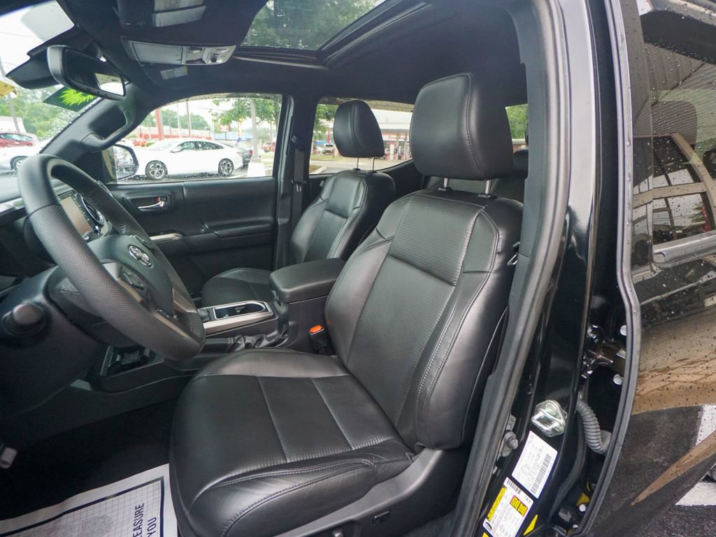 Used 2020 Toyota Tacoma Limited image 17