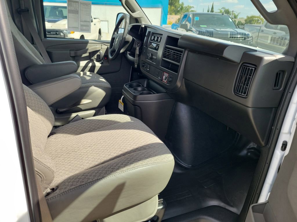 New 2026 Chevrolet Express 3500 Extended RWD image 12