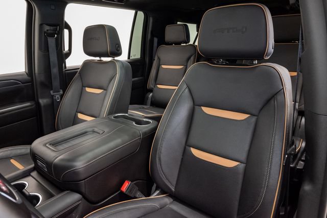 Used 2024 GMC Yukon XL AT4 w/ Technology Package AWD/4WD image 12