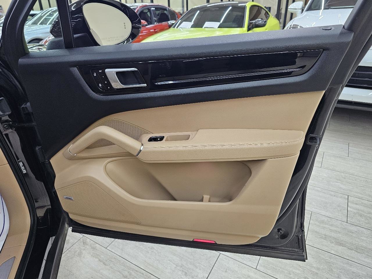 Used 2020 Porsche Cayenne AWD/4WD image 42