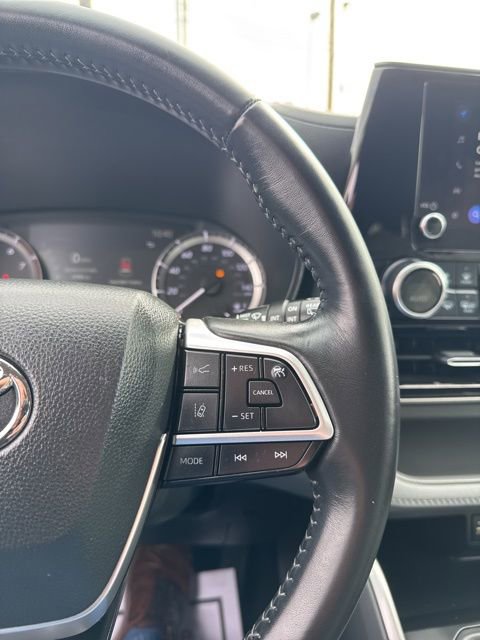 Used 2023 Toyota Highlander LE image 38