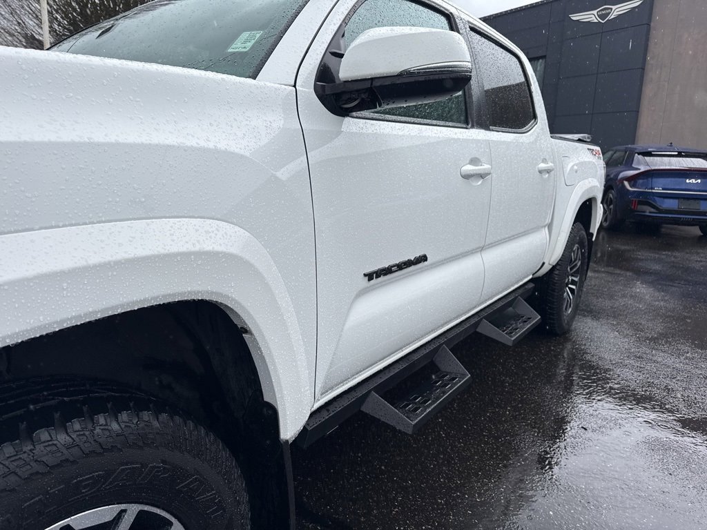 Used 2020 Toyota Tacoma TRD Sport image 10
