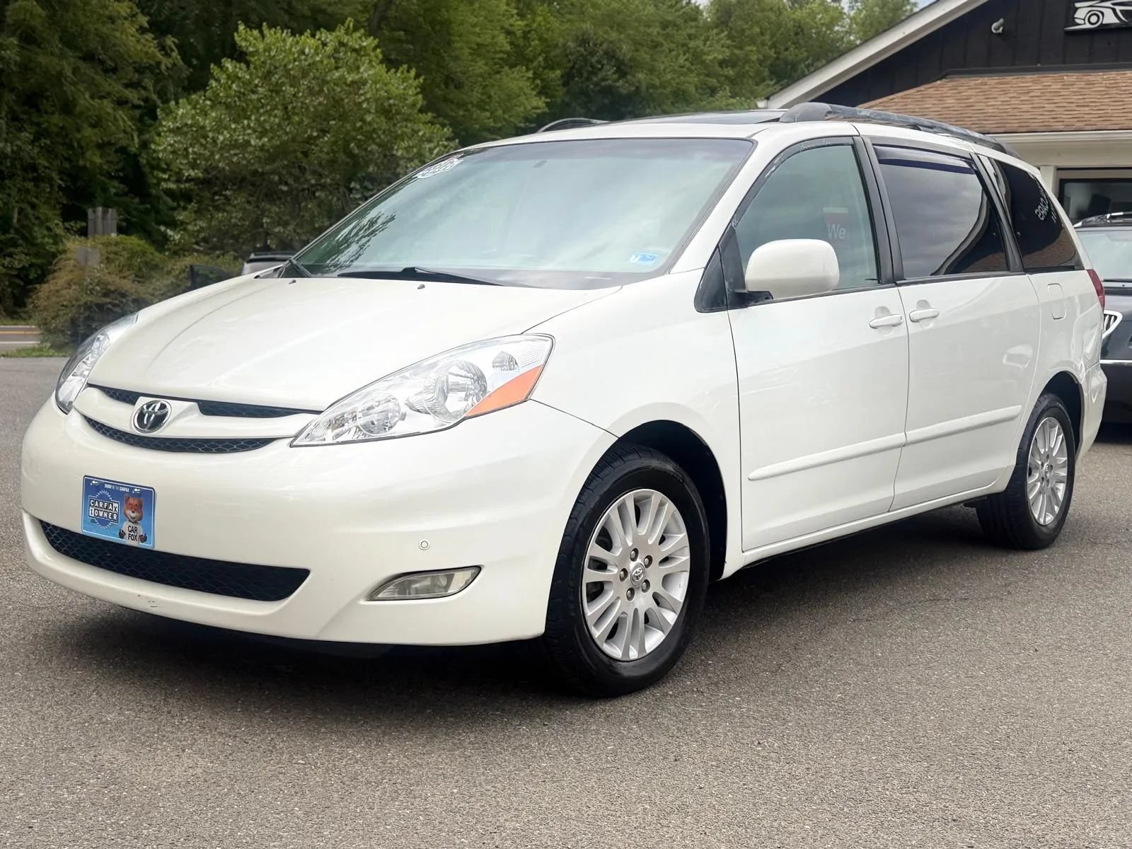 Used 2009 Toyota Sienna XLE FWD image 3