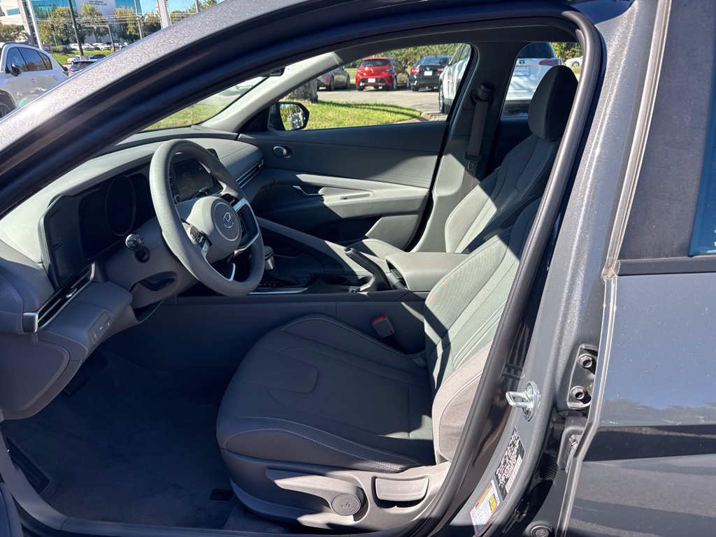 Used 2023 Hyundai Elantra SEL FWD image 9