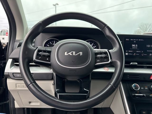 Used 2024 Kia Carnival LX image 17