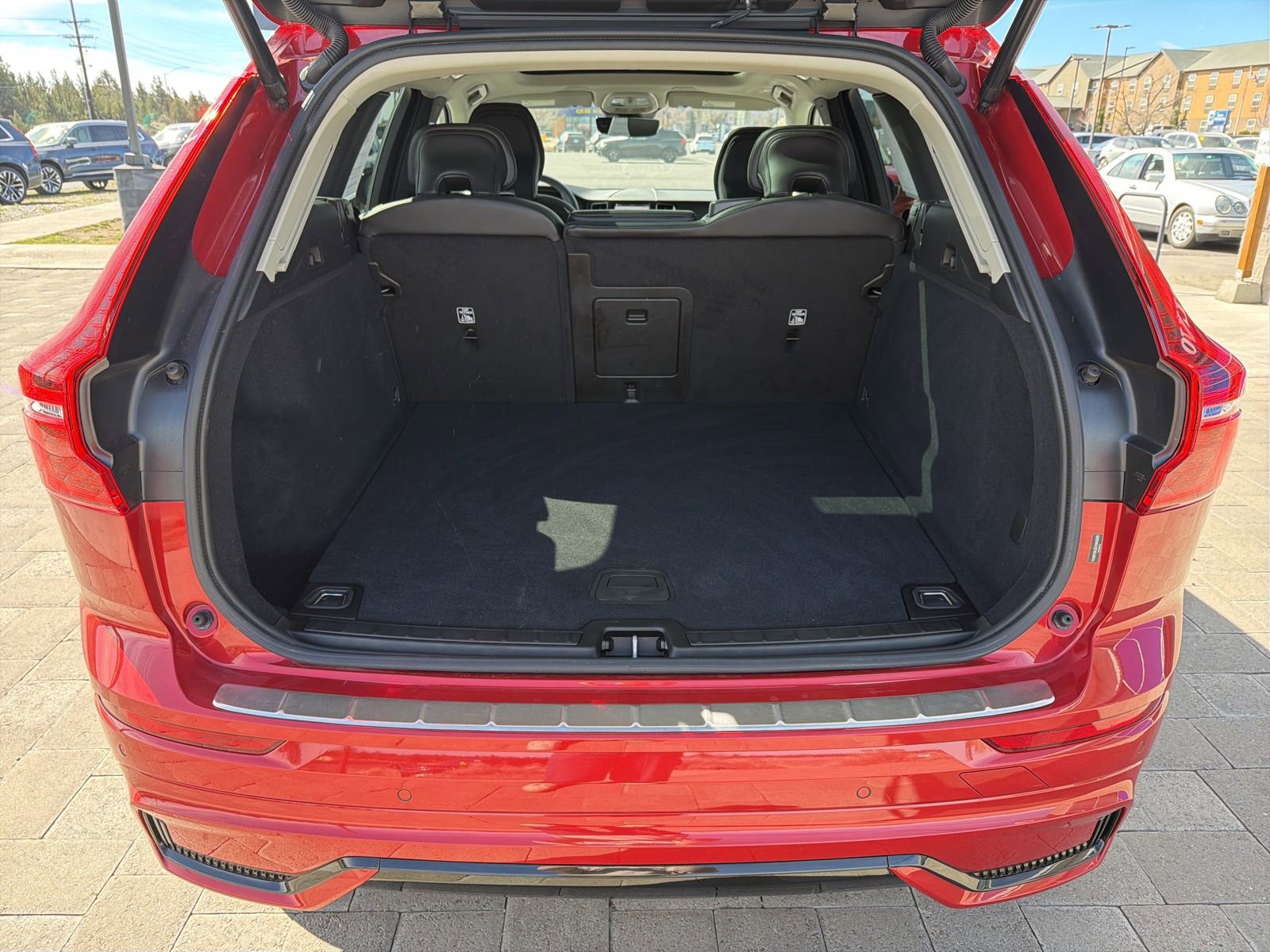 Certified 2025 Volvo XC60 B5 Core w/ Protection Package Premier AWD/4WD image 9