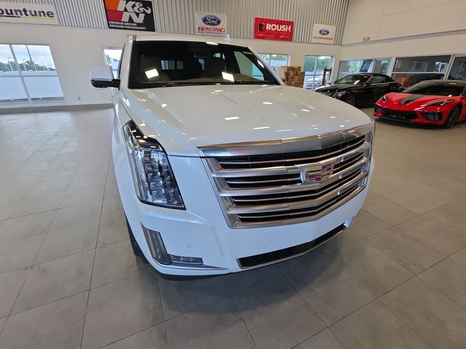 Used 2017 Cadillac Escalade Platinum AWD/4WD image 4